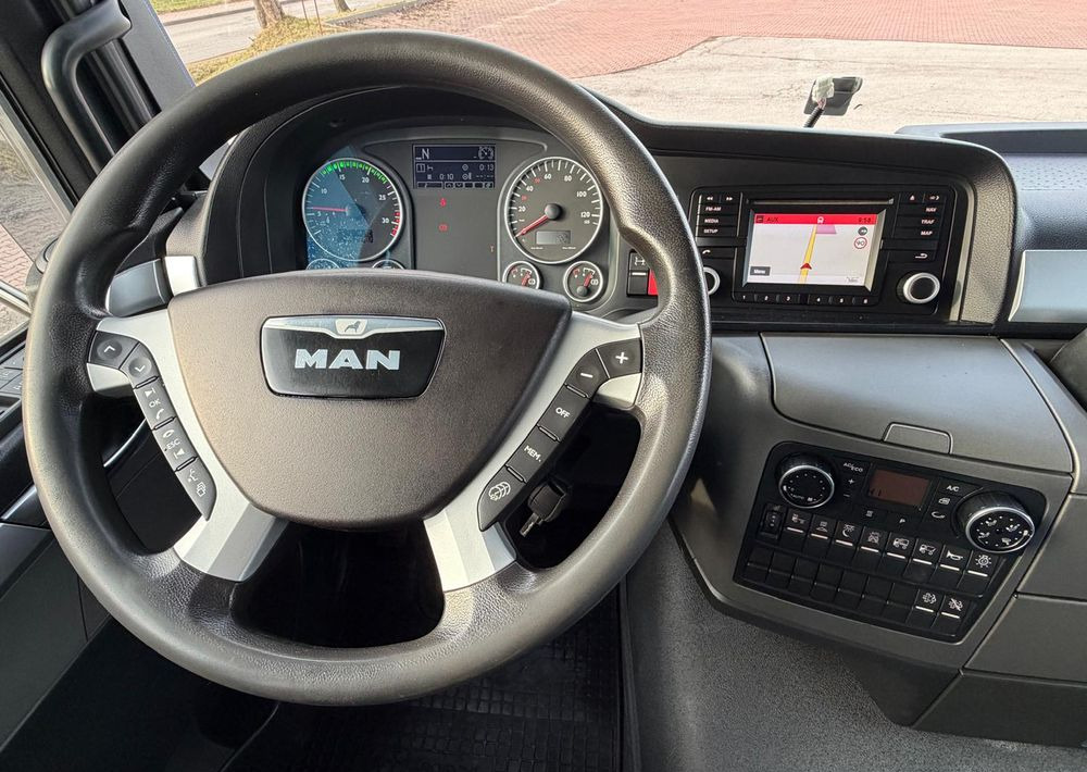 Camión lona MAN TGM 18.340 / FIRANKA / SPROWADZONY / 9100 ŁADOWNOŚĆ / 18 PALET / E6 / WINDA /: foto 23 Camión lona MAN TGM 18.340 / FIRANKA / SPROWADZONY / 9100 ŁADOWNOŚĆ / 18 PALET / E6 / WINDA /: foto 23