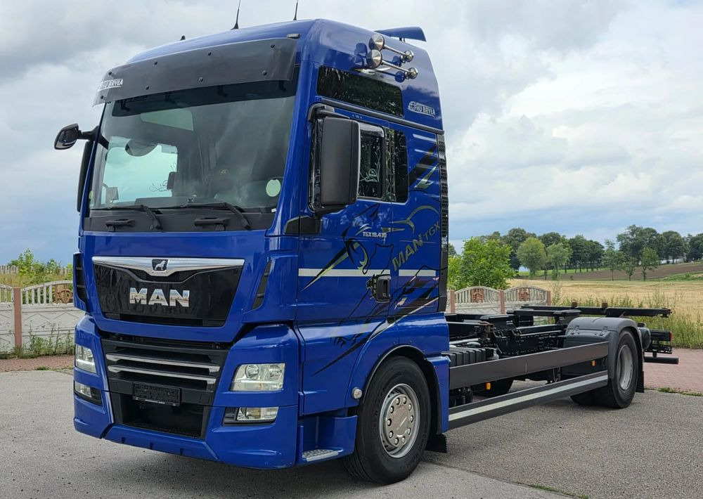 MAN TGX 18.430 / SPROWADZONY / DO ŻYWCA / 2020 / KLIMA POSTOJOWA / SERWISOWANY / JAK NOWY / NISKI PRZEBIEG / RAMA / BDF / E6 - Camión chasis: foto 1 MAN TGX 18.430 / SPROWADZONY / DO ŻYWCA / 2020 / KLIMA POSTOJOWA / SERWISOWANY / JAK NOWY / NISKI PRZEBIEG / RAMA / BDF / E6 - Camión chasis: foto 1