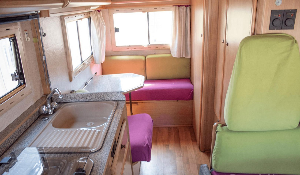 Adria 610 - Autocaravana capuchina: foto 5 Adria 610 - Autocaravana capuchina: foto 5