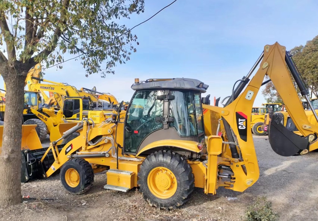 CAT 420 F Caterpillar 420F backhoe loader - Retroexcavadora: foto 1 CAT 420 F Caterpillar 420F backhoe loader - Retroexcavadora: foto 1
