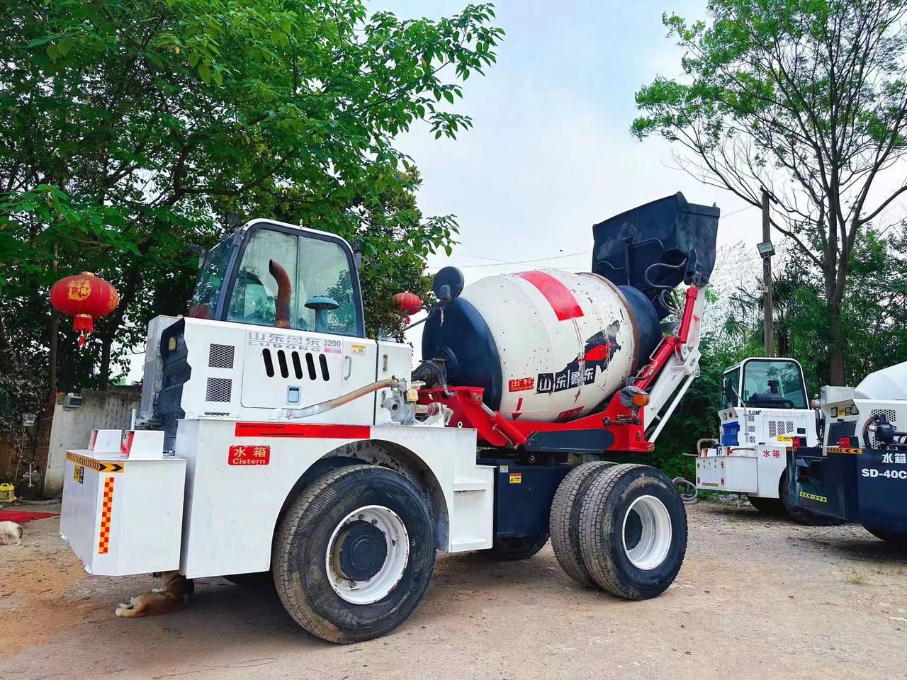 DEYI 2 cubic concrete mixer - Camión hormigonera: foto 2 DEYI 2 cubic concrete mixer - Camión hormigonera: foto 2
