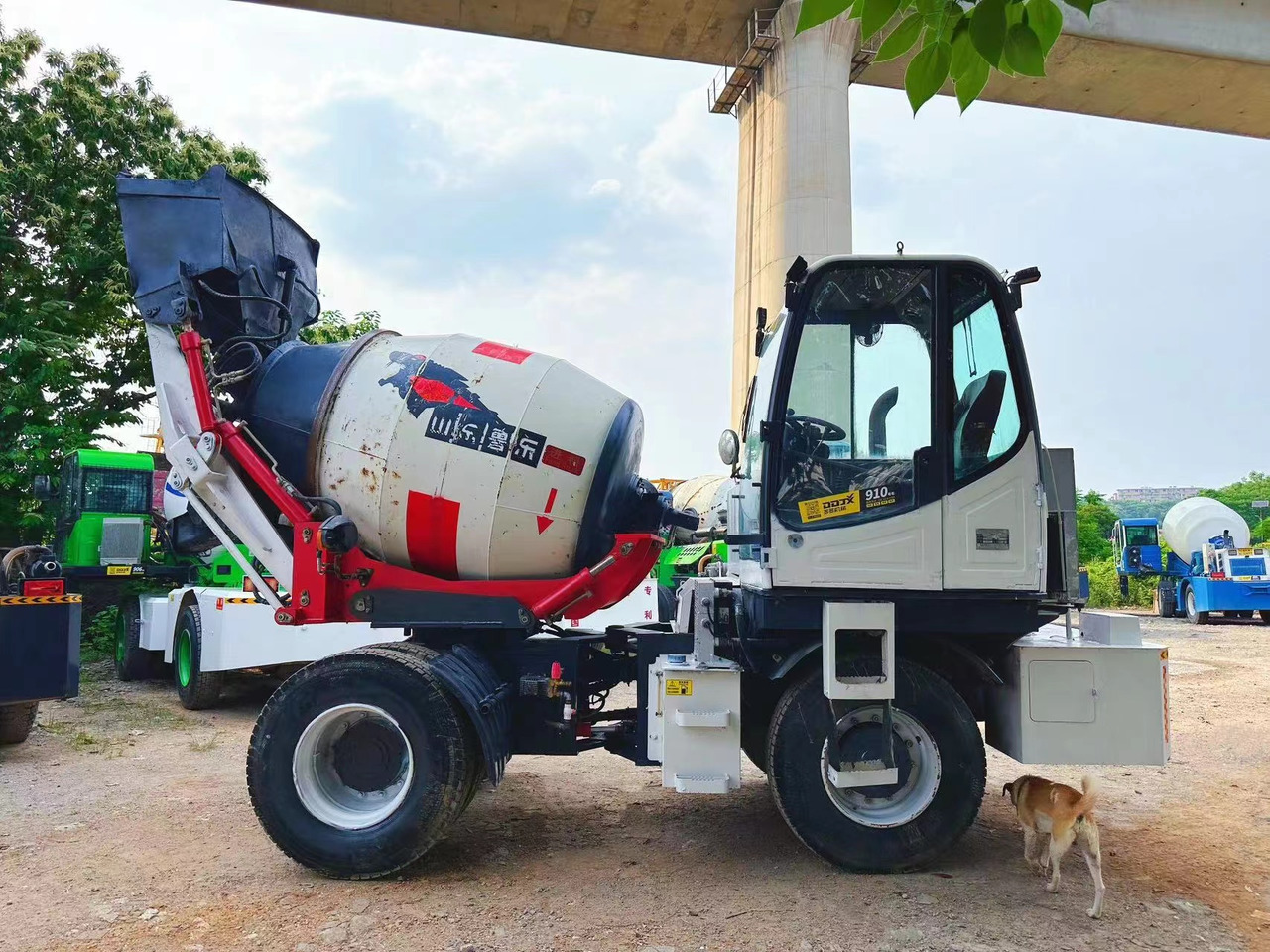DEYI 2 cubic concrete mixer - Camión hormigonera: foto 1 DEYI 2 cubic concrete mixer - Camión hormigonera: foto 1