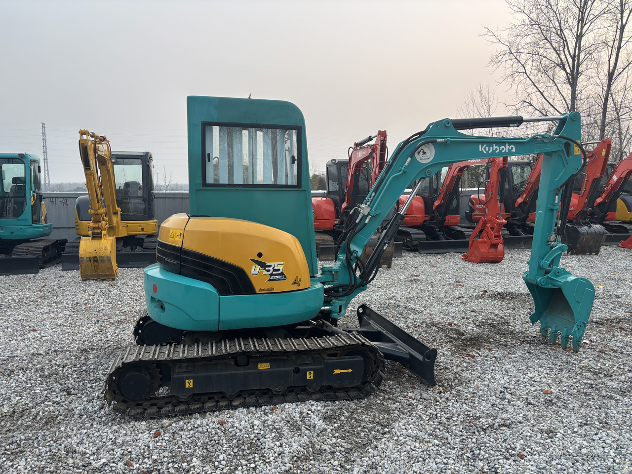 KUBOTA U35 - Miniexcavadora: foto 1 KUBOTA U35 - Miniexcavadora: foto 1