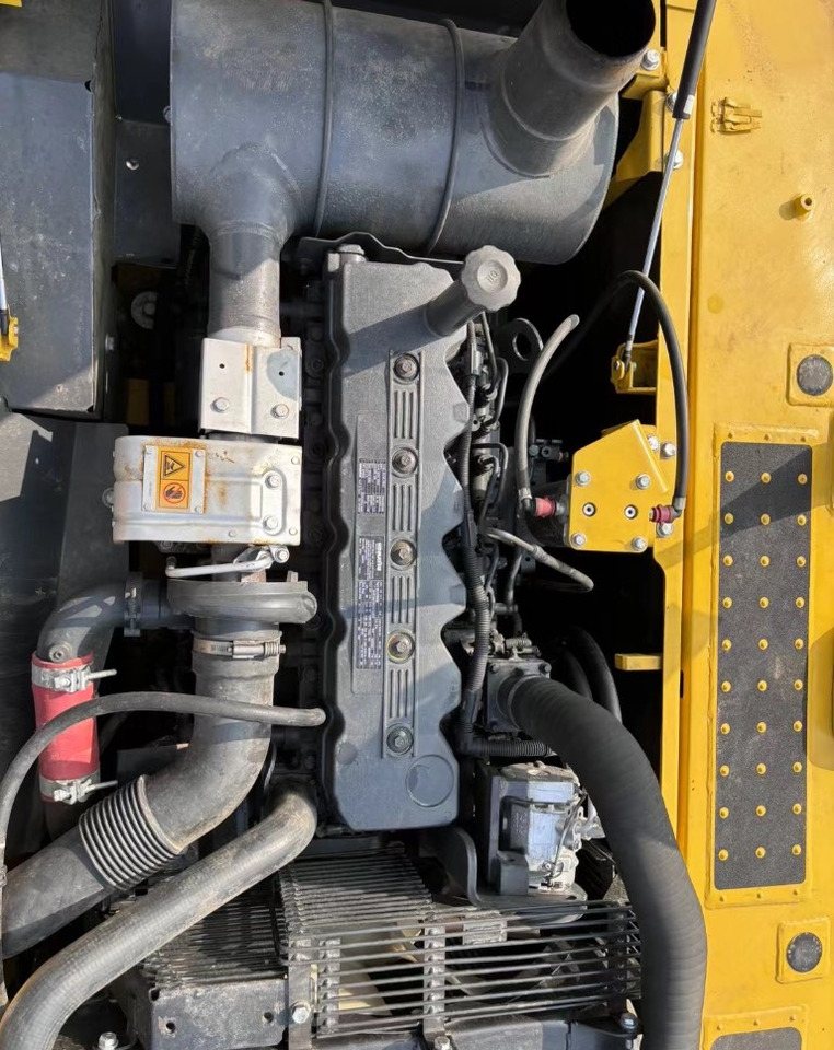 Excavadora de cadenas Komatsu PC 210 LC-8: foto 6