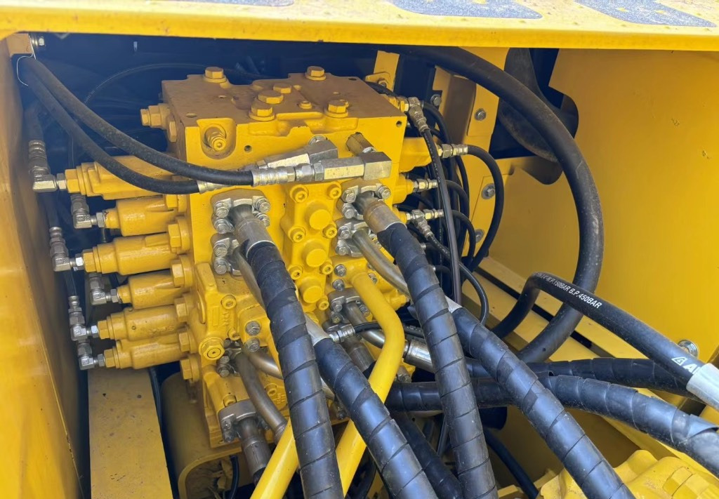Excavadora de cadenas Komatsu PC 210 LC-8: foto 7