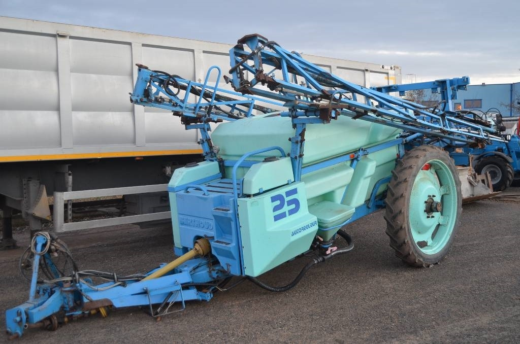 Berthoud Racer 25 - Pulverizador arrastrado: foto 1 Berthoud Racer 25 - Pulverizador arrastrado: foto 1