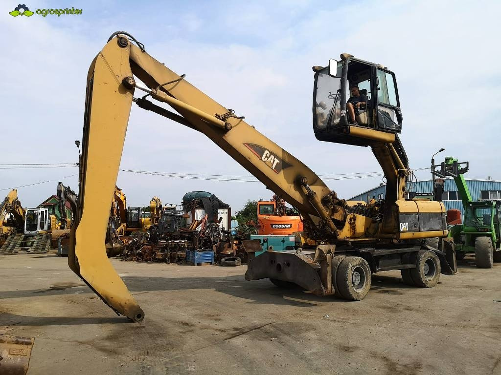 CAT M 322 C MH - Manipulador de materiales: foto 1 CAT M 322 C MH - Manipulador de materiales: foto 1
