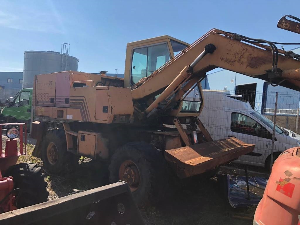 Case Poclain 888BP FOR PARTS - Excavadora de ruedas: foto 3 Case Poclain 888BP FOR PARTS - Excavadora de ruedas: foto 3