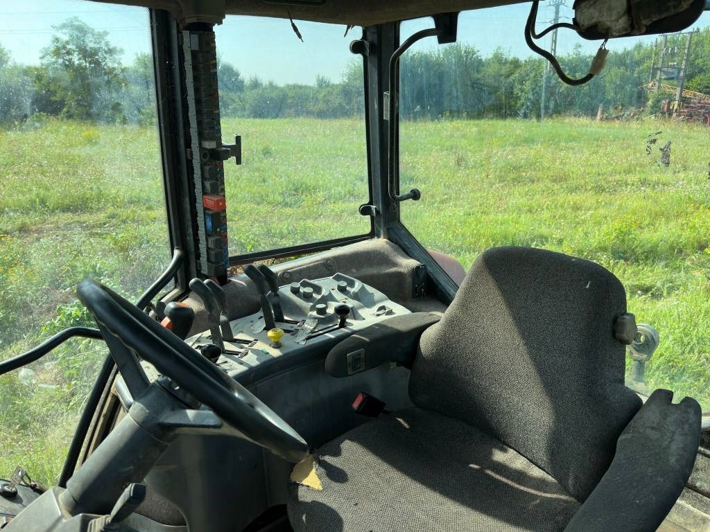 Tractor New Holland G 210: foto 9