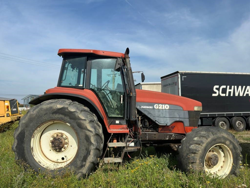 Tractor New Holland G 210: foto 6