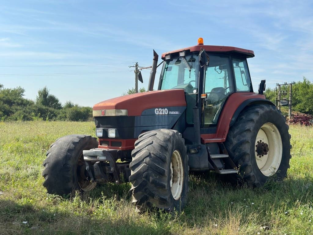 New Holland G 210 - Tractor: foto 1 New Holland G 210 - Tractor: foto 1