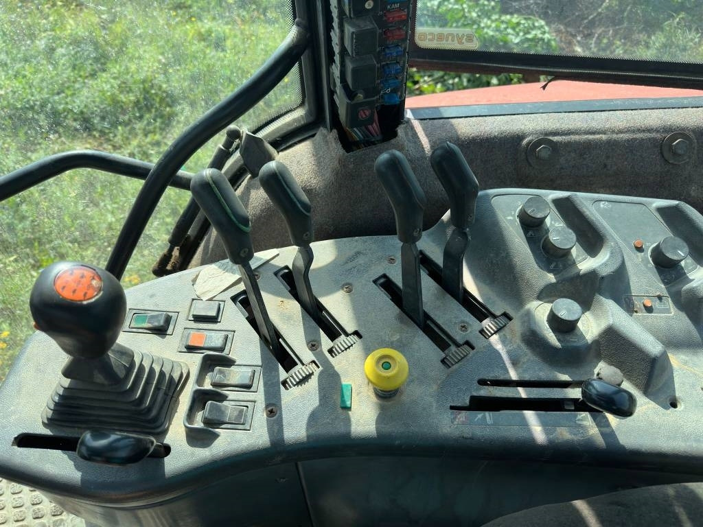 Tractor New Holland G 210: foto 10