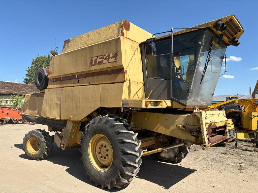 New Holland TF 44 - Cosechadora de granos: foto 4 New Holland TF 44 - Cosechadora de granos: foto 4