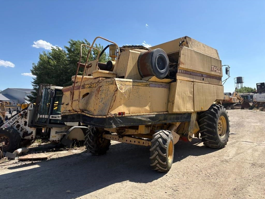 New Holland TF 44 - Cosechadora de granos: foto 2 New Holland TF 44 - Cosechadora de granos: foto 2