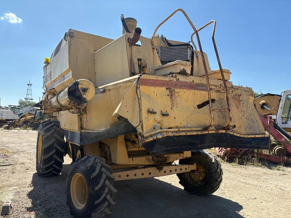 New Holland TF 44 - Cosechadora de granos: foto 3 New Holland TF 44 - Cosechadora de granos: foto 3