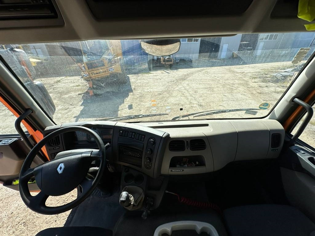 Camión caja cerrada Renault Midlum 220 DCI: foto 13