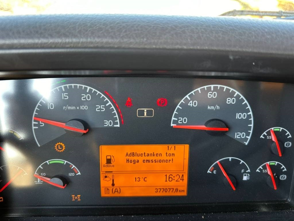 Camión bomba de hormigón Volvo FM 480: foto 11