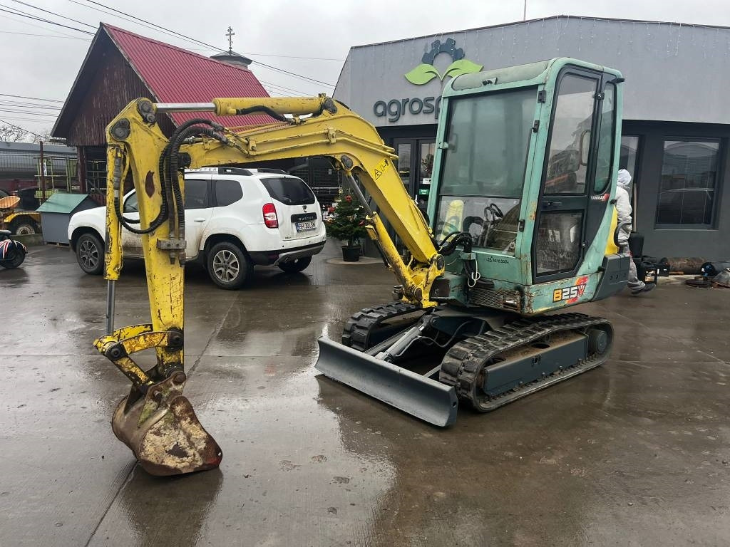Yanmar B 25 V - Miniexcavadora: foto 1 Yanmar B 25 V - Miniexcavadora: foto 1