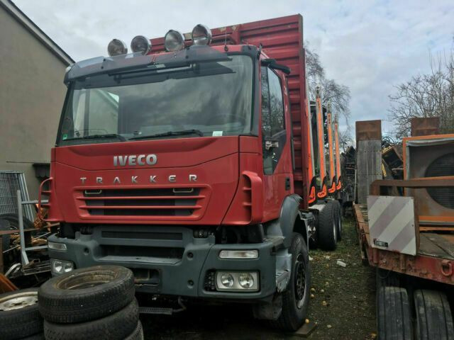 Iveco AD260T450PS 6x4 Blatt Blatt (E:5) - Camión forestal, Camión grúa: foto 1 Iveco AD260T450PS 6x4 Blatt Blatt (E:5) - Camión forestal, Camión grúa: foto 1