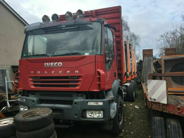 Iveco AD260T450PS 6x4 Blatt Blatt (E:5) - Camión forestal, Camión grúa: foto 3 Iveco AD260T450PS 6x4 Blatt Blatt (E:5) - Camión forestal, Camión grúa: foto 3