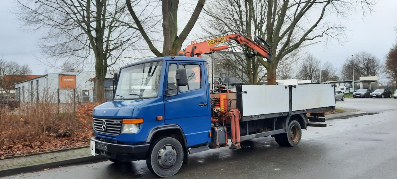 Mercedes-Benz 814 Pritsche mit Kran+Greifer - Furgoneta caja abierta: foto 1 Mercedes-Benz 814 Pritsche mit Kran+Greifer - Furgoneta caja abierta: foto 1