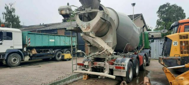 Scania P340PS 4-Achser 8x4 Betonmischer Euro:4 - Camión hormigonera: foto 4 Scania P340PS 4-Achser 8x4 Betonmischer Euro:4 - Camión hormigonera: foto 4