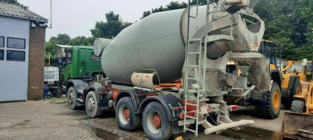 Scania P340PS 4-Achser 8x4 Betonmischer Euro:4 - Camión hormigonera: foto 3 Scania P340PS 4-Achser 8x4 Betonmischer Euro:4 - Camión hormigonera: foto 3