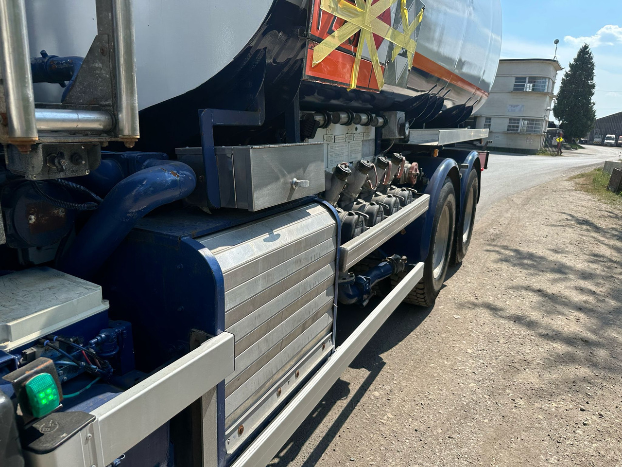 Camión cisterna 2011 Volvo FM Fuel Tanker: foto 20