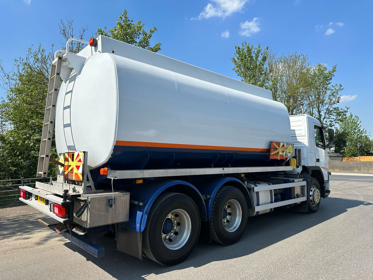 Camión cisterna 2011 Volvo FM Fuel Tanker: foto 16