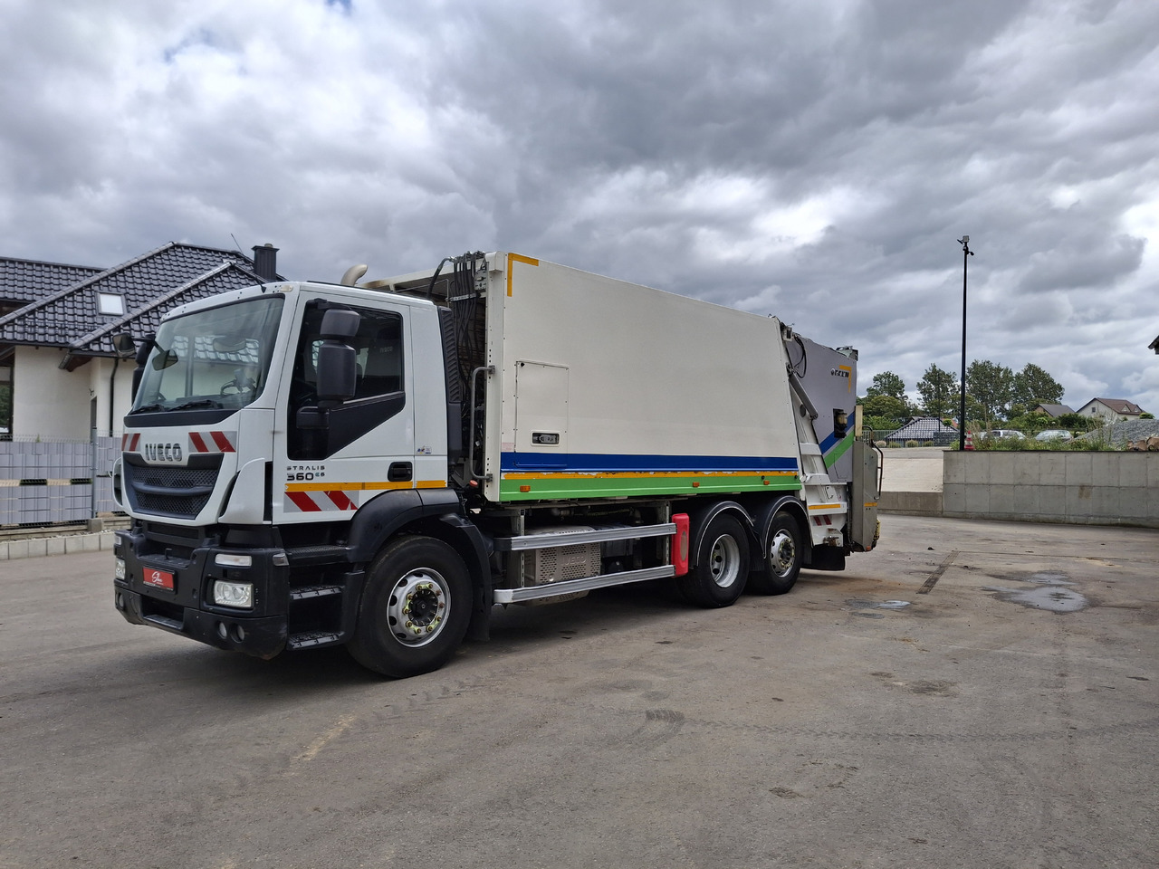 IVECO Euro 6 Śmieciarka Zweikammer-Müllwagen FAUN SL5 TR2L - Camión de basura: foto 2 IVECO Euro 6 Śmieciarka Zweikammer-Müllwagen FAUN SL5 TR2L - Camión de basura: foto 2
