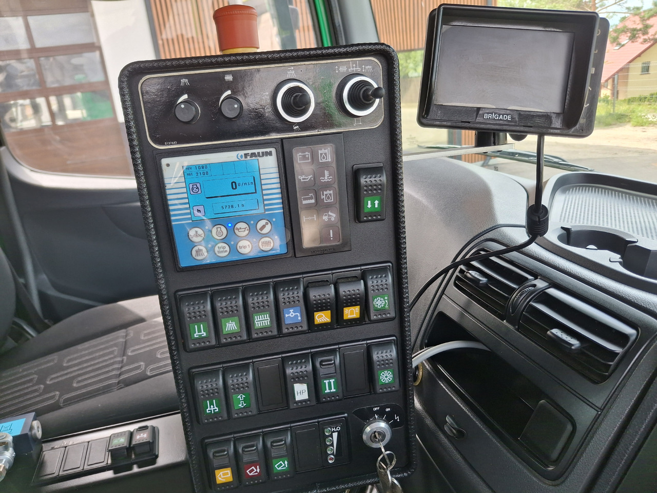 Barredora vial MERCEDES-BENZ Atego 1523 Zamiatarka Kehrmaschine Schmidt SK600 Karcher 2 Motoren Euro 6 PM10 Rura Do Liści: foto 31