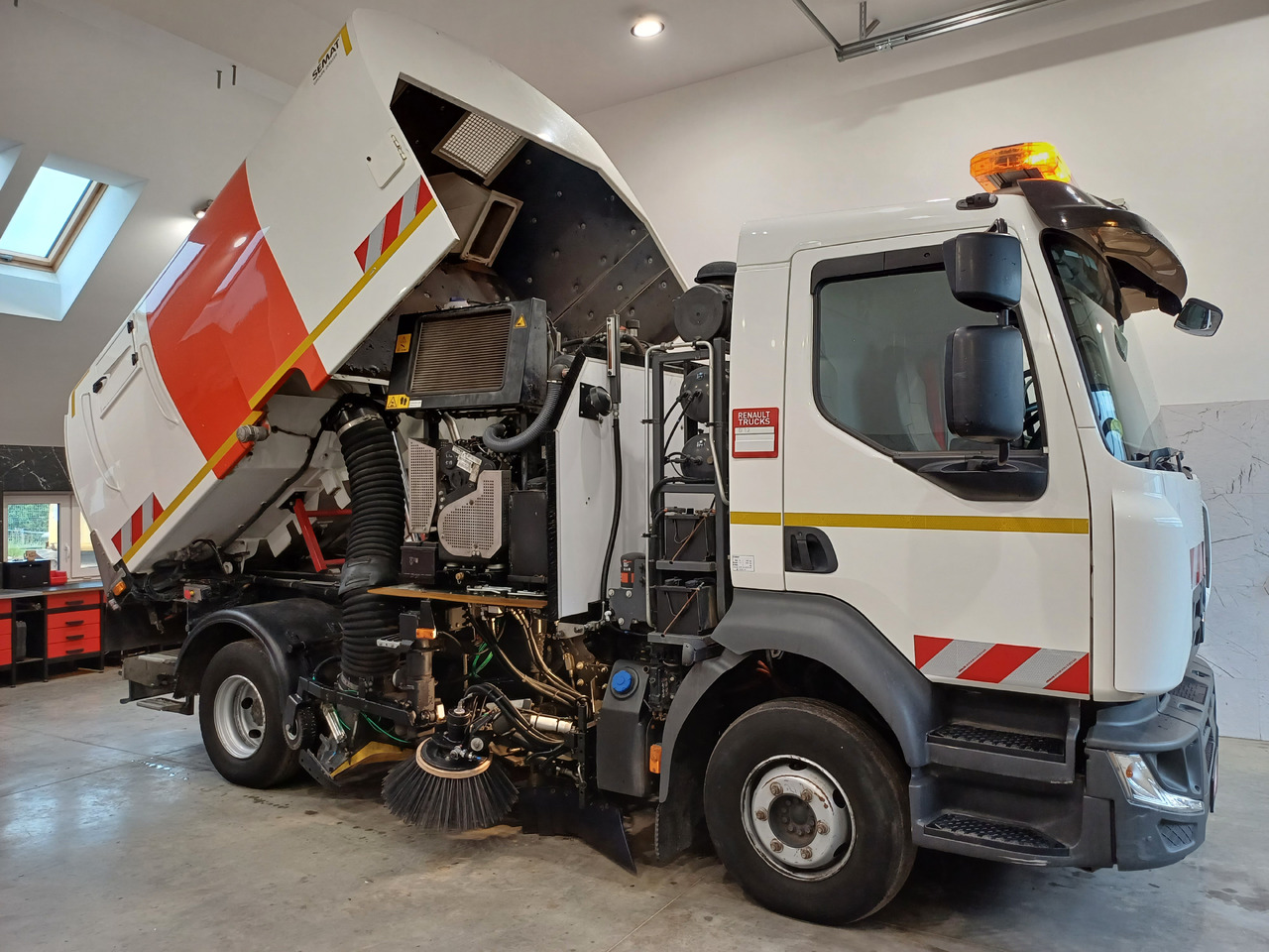 RENAULT D12 Zamiatarka Kehrmaschine 2 Motoren SEMAT Zoeller Szczotki L/R Euro 6 PM10 2017r - Barredora vial: foto 5 RENAULT D12 Zamiatarka Kehrmaschine 2 Motoren SEMAT Zoeller Szczotki L/R Euro 6 PM10 2017r - Barredora vial: foto 5