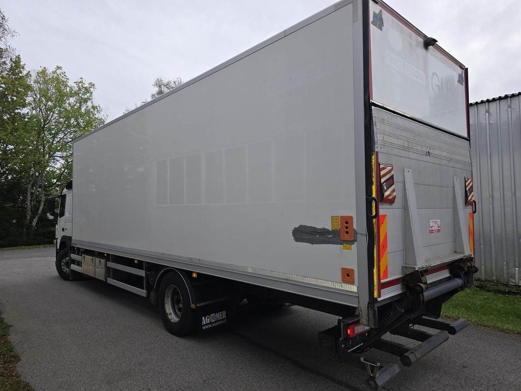 Volvo FM330 4X2 - Camión caja cerrada: foto 2 Volvo FM330 4X2 - Camión caja cerrada: foto 2