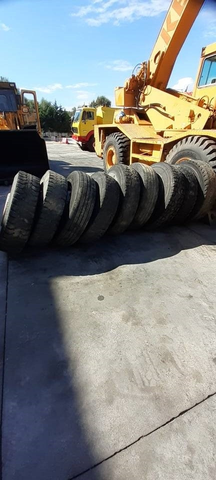 Bridgestone 13R22.5 - Neumático para Maquinaria de construcción: foto 2 Bridgestone 13R22.5 - Neumático para Maquinaria de construcción: foto 2