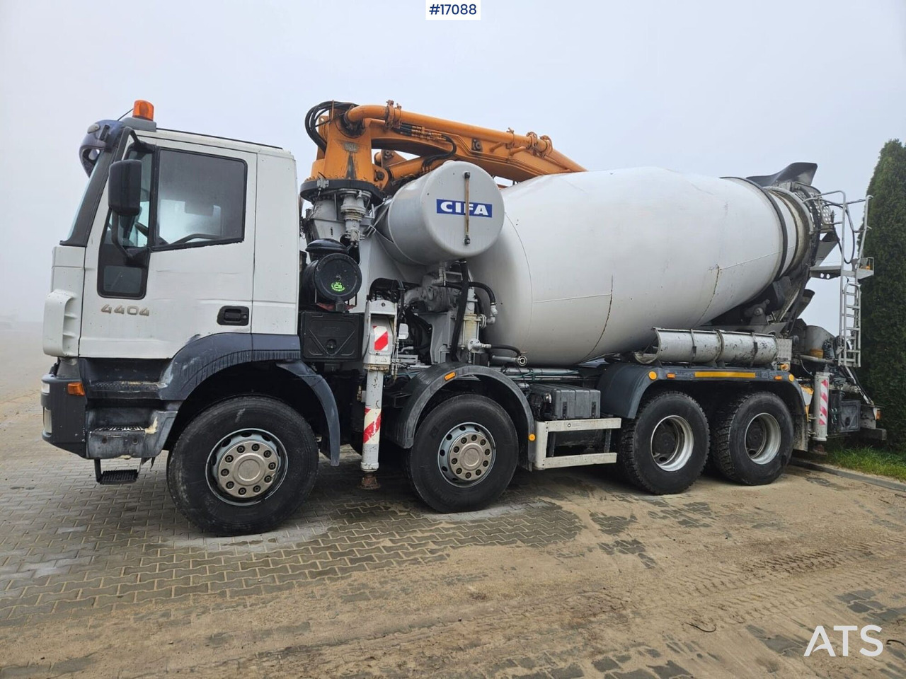 Concrete pump CIFA Magnum MK 28,4 IVECO 8x4 (2006) - Camión bomba de hormigón: foto 1 Concrete pump CIFA Magnum MK 28,4 IVECO 8x4 (2006) - Camión bomba de hormigón: foto 1