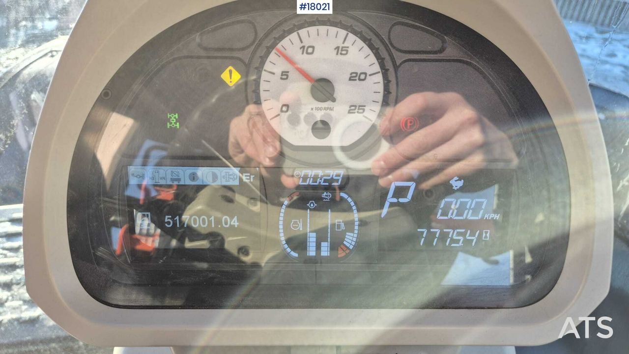 Tractor Massey Ferguson 8740S agricultural tractor (2019): foto 18