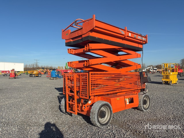 2014 JLG M3369 4x4 Hybrid Diesel-Electric Scissor Lift - Plataforma de tijeras: foto 3 2014 JLG M3369 4x4 Hybrid Diesel-Electric Scissor Lift - Plataforma de tijeras: foto 3