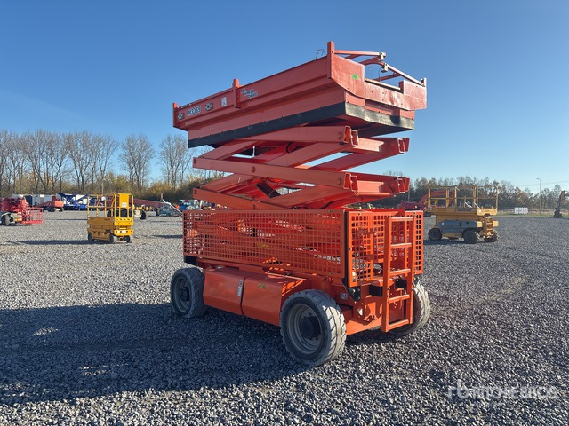 2014 JLG M3369 4x4 Hybrid Diesel-Electric Scissor Lift - Plataforma de tijeras: foto 4 2014 JLG M3369 4x4 Hybrid Diesel-Electric Scissor Lift - Plataforma de tijeras: foto 4