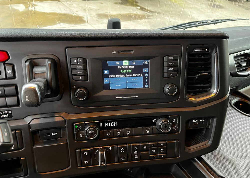 Camión lona Scania R410 // 2018 Rok 6x2 // Retarder // Automat // Led // Navi // 77 //: foto 16