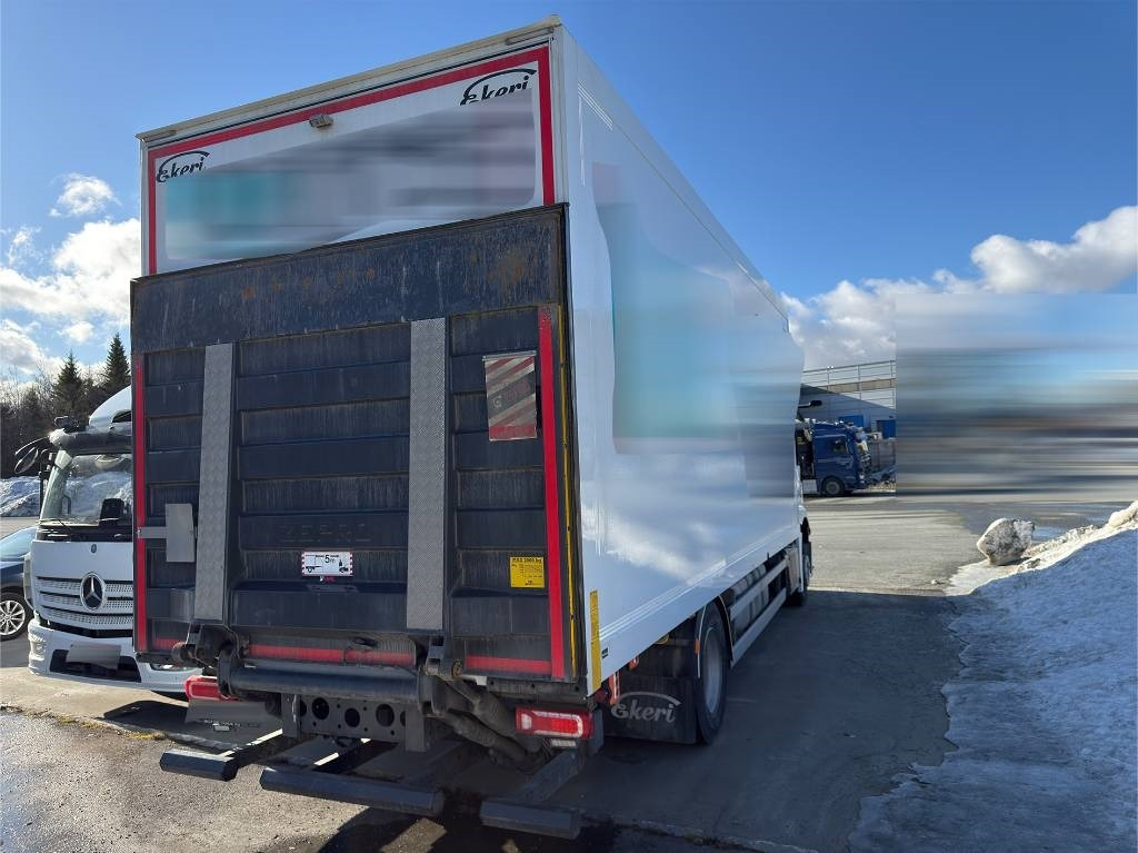 Mercedes-Benz Actros 1833 - Camión caja cerrada: foto 5 Mercedes-Benz Actros 1833 - Camión caja cerrada: foto 5