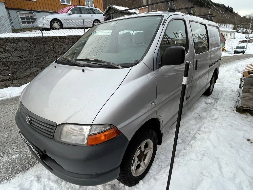 Toyota Hiace 4x4 kombi 6 seat - Furgoneta combi: foto 2 Toyota Hiace 4x4 kombi 6 seat - Furgoneta combi: foto 2