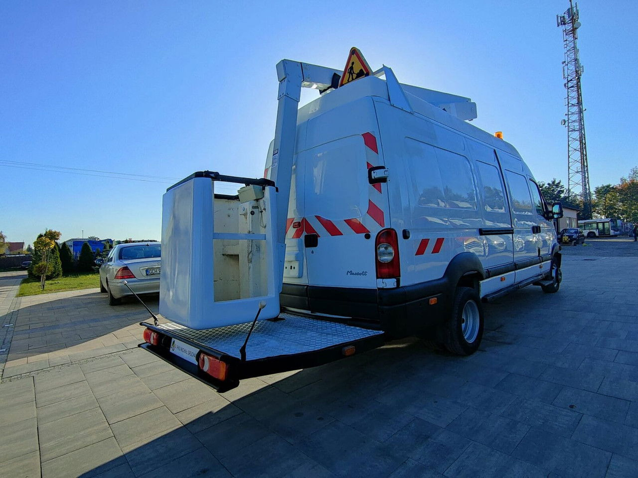 Camión con plataforma elevadora Renault Mascott 3.0: foto 8