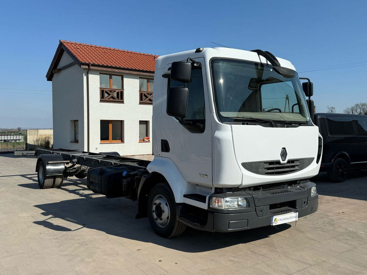 Renault Midlum 220 - Camión chasis: foto 1 Renault Midlum 220 - Camión chasis: foto 1