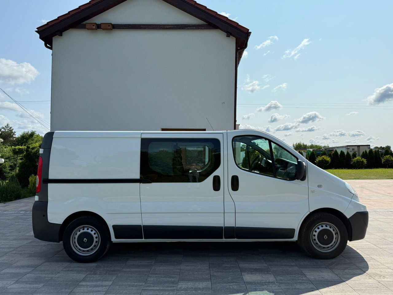 Renault Trafic 2.0 Doka 6 osobowy Klimatyzacja Hak - Furgoneta pequeña: foto 4 Renault Trafic 2.0 Doka 6 osobowy Klimatyzacja Hak - Furgoneta pequeña: foto 4