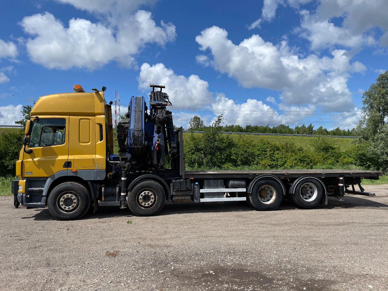 DAF CF 85.410 PM 80 crane laadkraan met jib en frontstempels - Camión grúa: foto 4 DAF CF 85.410 PM 80 crane laadkraan met jib en frontstempels - Camión grúa: foto 4