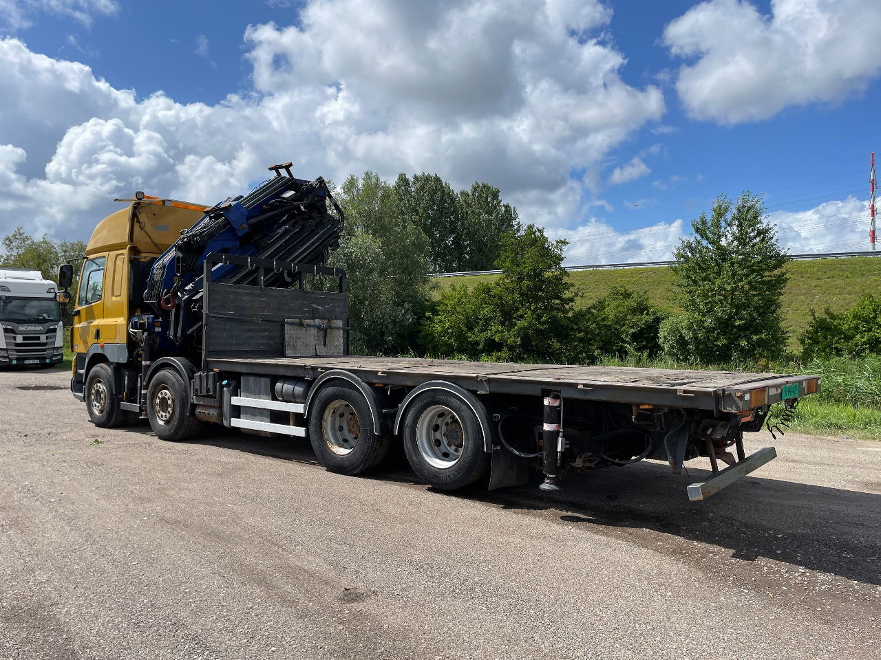 DAF CF 85.410 PM 80 crane laadkraan met jib en frontstempels - Camión grúa: foto 5 DAF CF 85.410 PM 80 crane laadkraan met jib en frontstempels - Camión grúa: foto 5