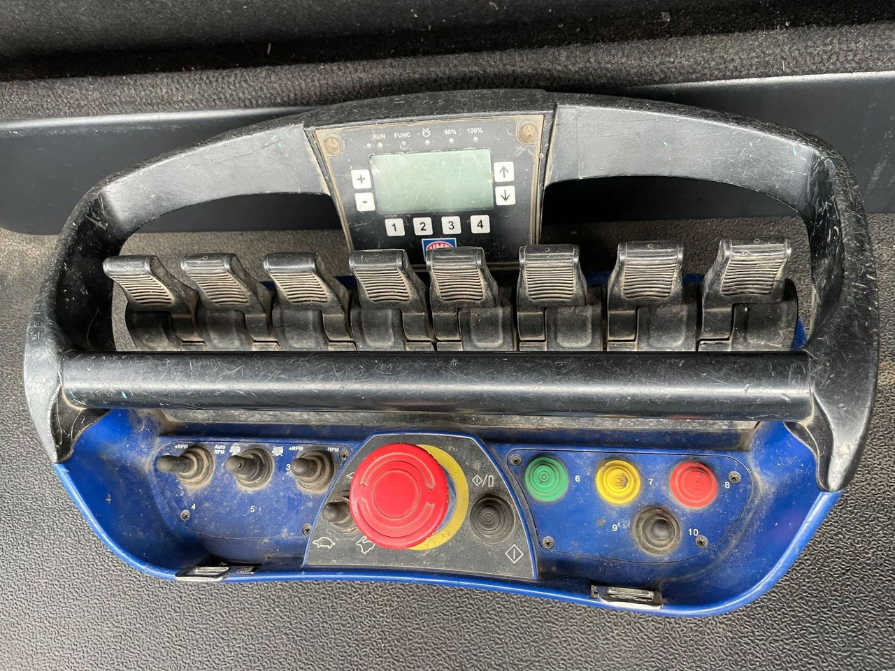 Camión grúa Iveco Stralis 360 with HMF 4020 K5 crane: foto 15 Camión grúa Iveco Stralis 360 with HMF 4020 K5 crane: foto 15