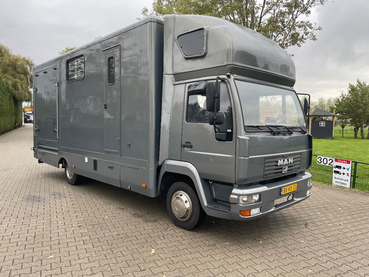 MAN L2000 paardenwagen voor 3 paarden met living - Camión transporte de ganado: foto 4 MAN L2000 paardenwagen voor 3 paarden met living - Camión transporte de ganado: foto 4