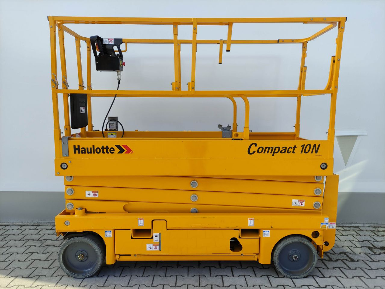 Haulotte Compact 10N - Plataforma de tijeras: foto 1 Haulotte Compact 10N - Plataforma de tijeras: foto 1