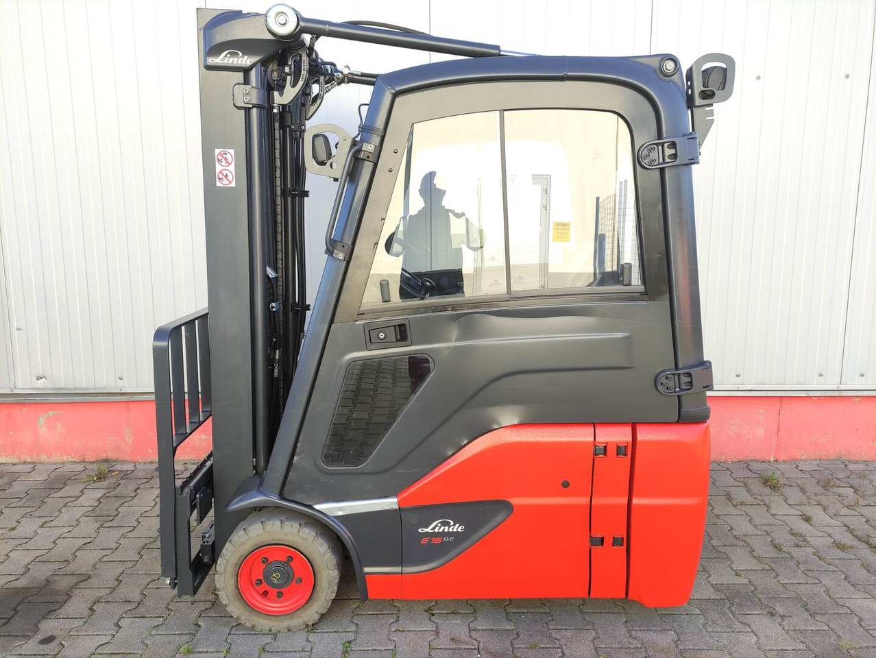 Linde E16-02-386 EVO - Carretilla elevadora eléctrica: foto 1 Linde E16-02-386 EVO - Carretilla elevadora eléctrica: foto 1